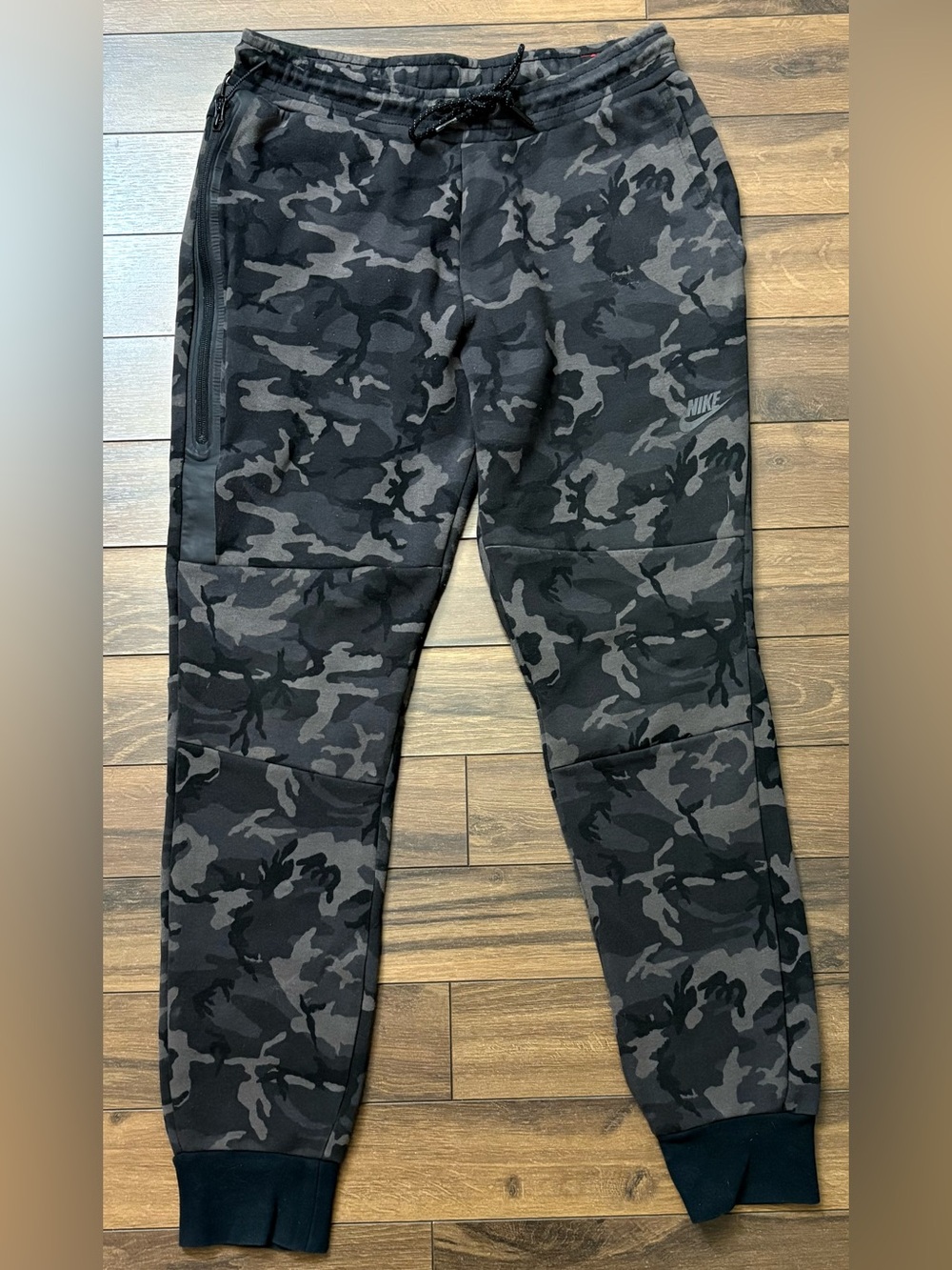 Nike Tech Camo Joggers. Size M - Picture 4 of 11